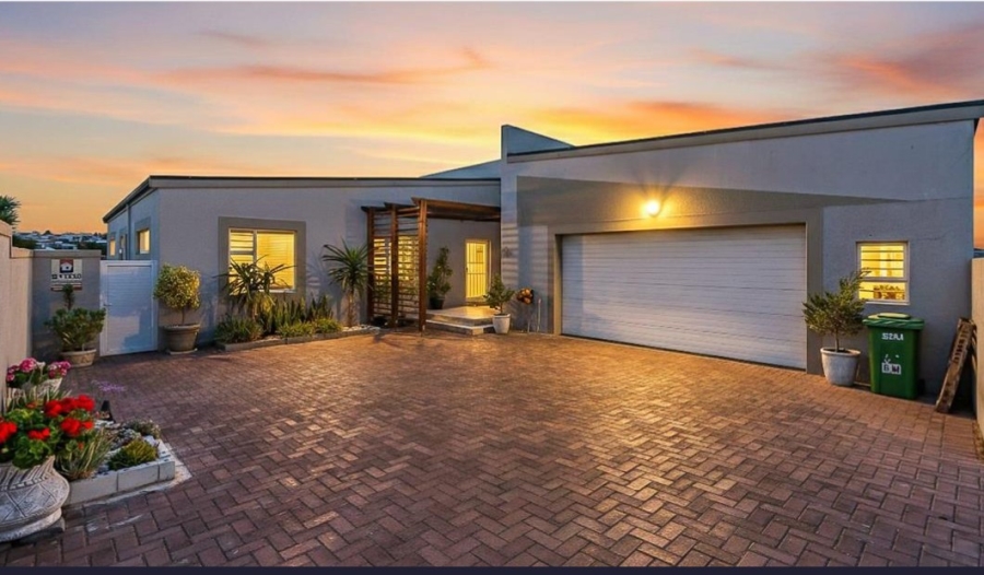 5 Bedroom Property for Sale in Myburgh Park Western Cape